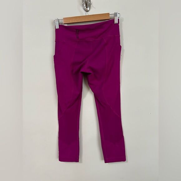 Lululemon Pace Rival Crop in Deep Fuschia - Picture 9 of 16
